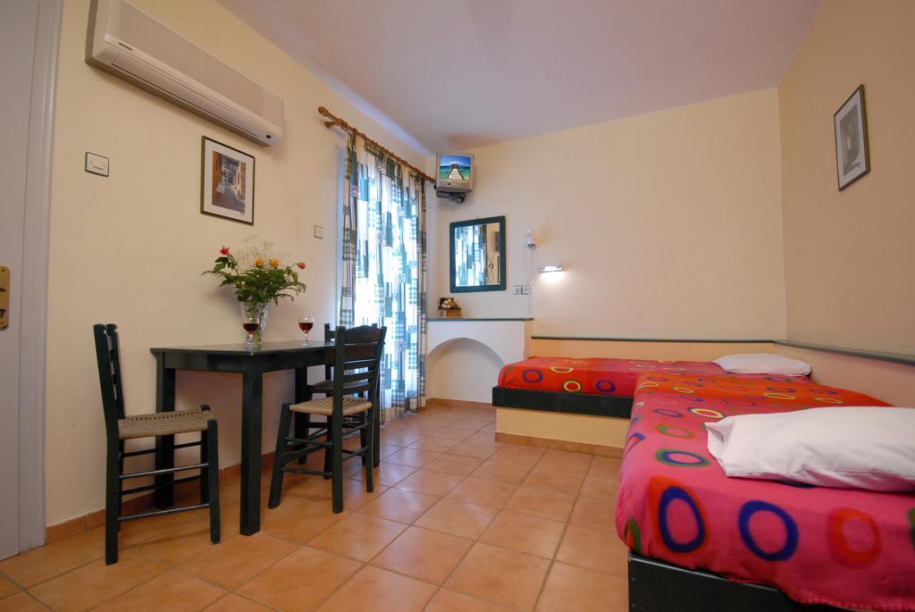 Jason Studios & Apartments Naxos City Habitación foto